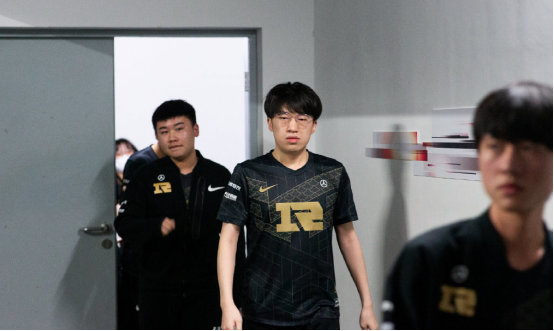 场上积累了 场上积累了