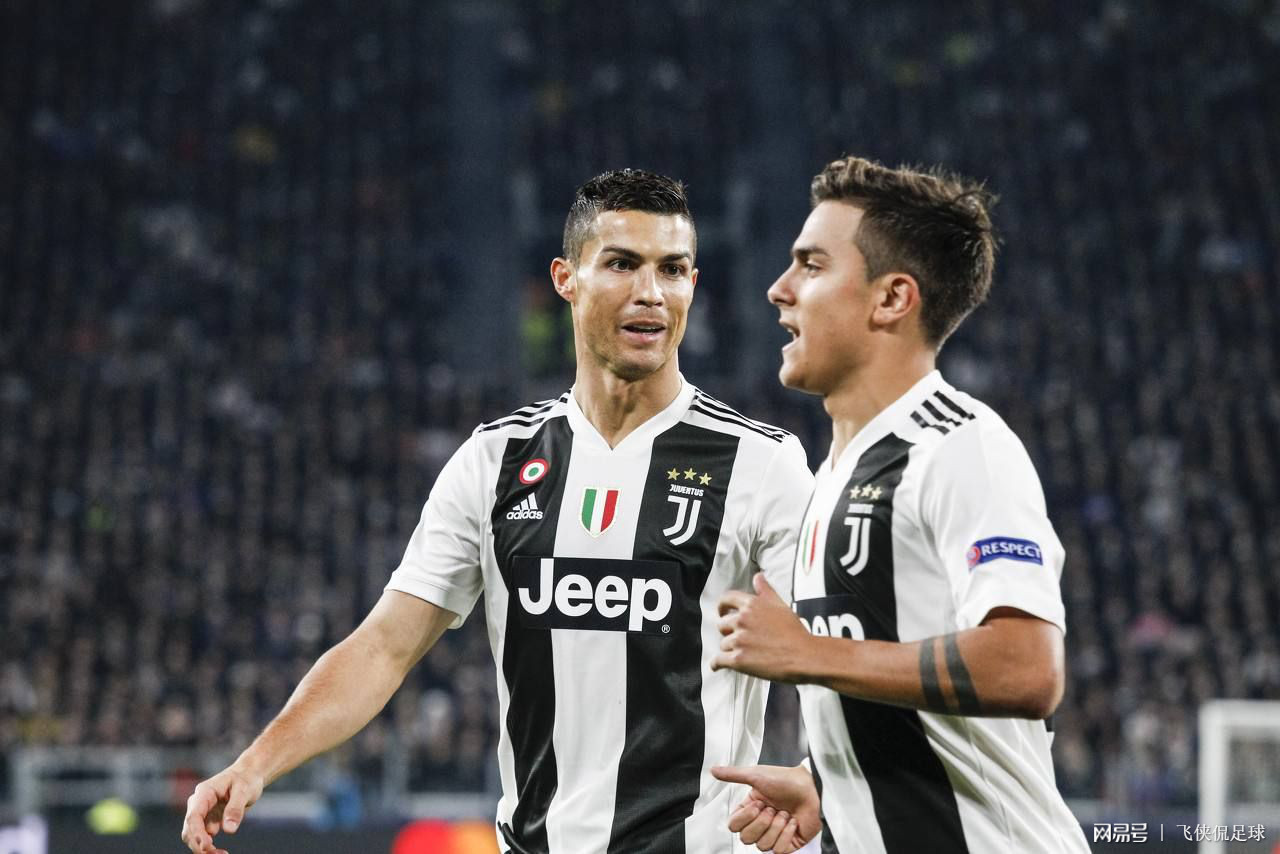 无数眼睛追 无数眼睛追